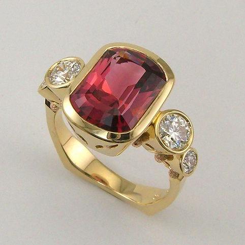 Vintage red glass ring with zirconium in gold