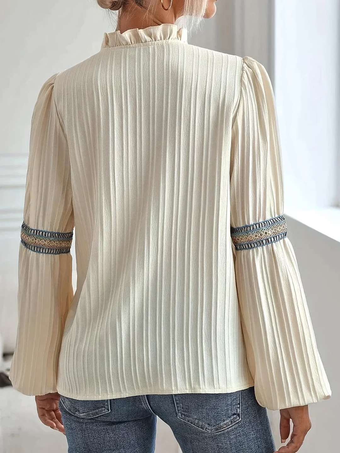 Kinsley - Luxurious V-Neck Blouse