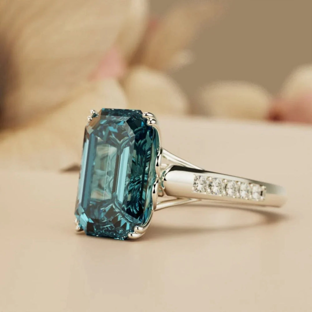 Vintage blue crystal ring