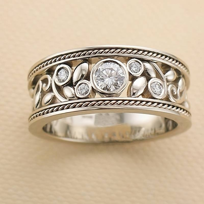 Vintage silver ring band with zirconium