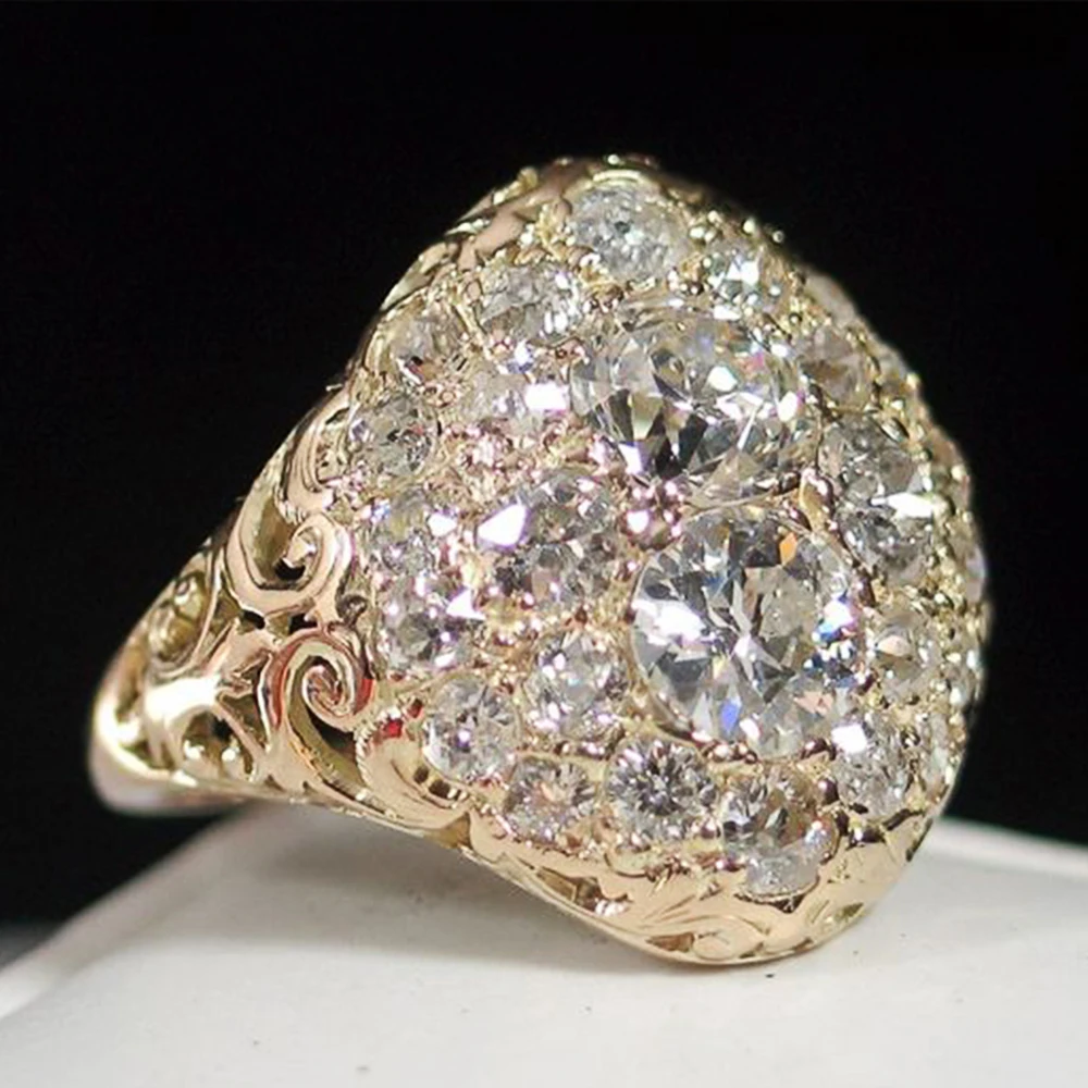 Vintage gold ring with round diamonds